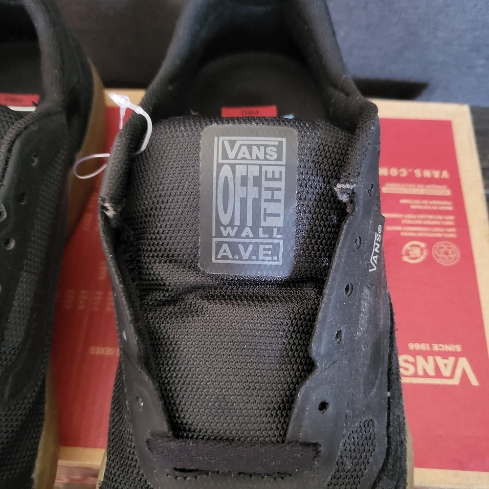 Vans Ave Pro Black Gum Bottom Men New Rare VN0A5HENB9M Skate Shoe NWT (2… - Picture 2 of 9